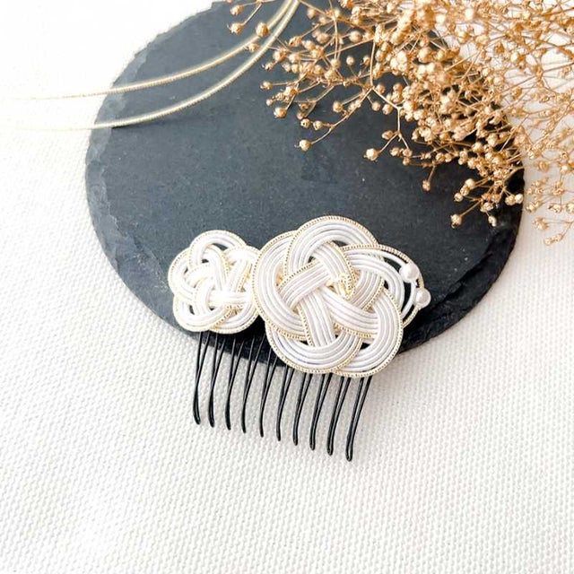 水引ピアス(イヤリング)　梅結びとコットンパール　ハンドメイド　水引アクセサリー 水引 梅結び×コットンパールピアス 和 アクセサリー 入学式 入園