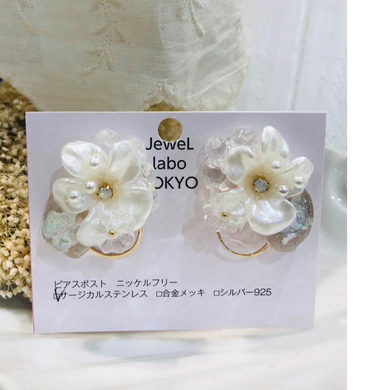 フラワーピアス J-E250102（3週間発送） Jewel labo TOKYO － 318 ホワイトフラワーピアスC