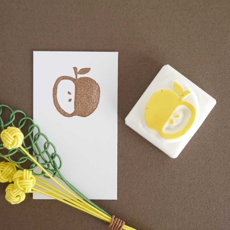 消しゴムはんこ No.300 ちびうさとりんご 消しゴムはんこ No.300 ちびうさとりんご