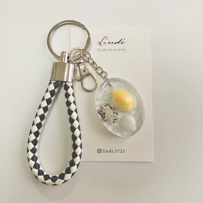 No．407 キーホルダー 旧き ペンダント マグネット レジン 猫 リリィ